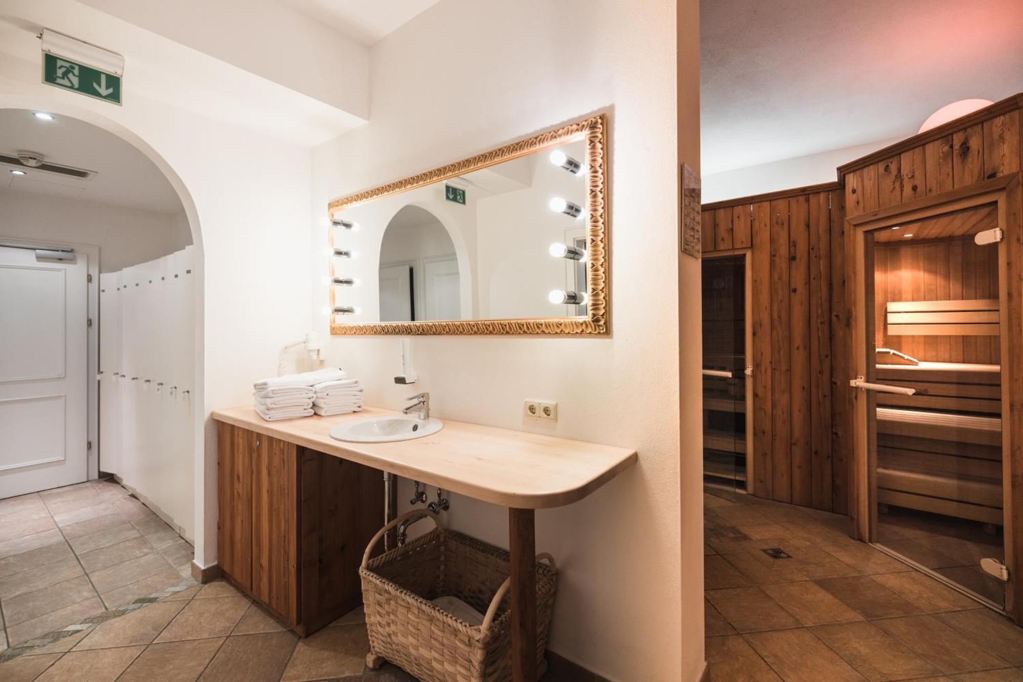 Hotel Goldener Stern Abtenau Bagian luar foto