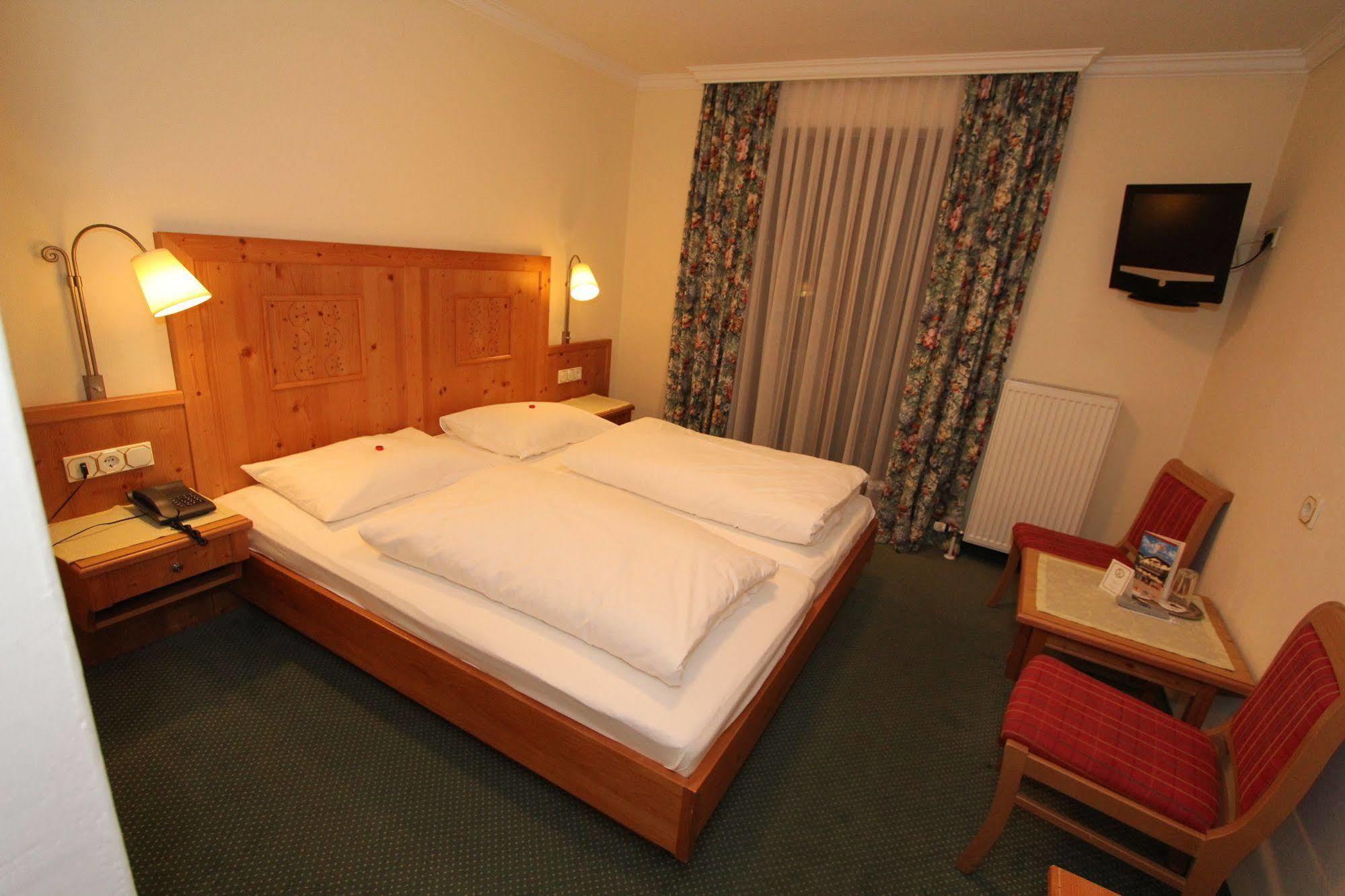 Hotel Goldener Stern Abtenau Bagian luar foto