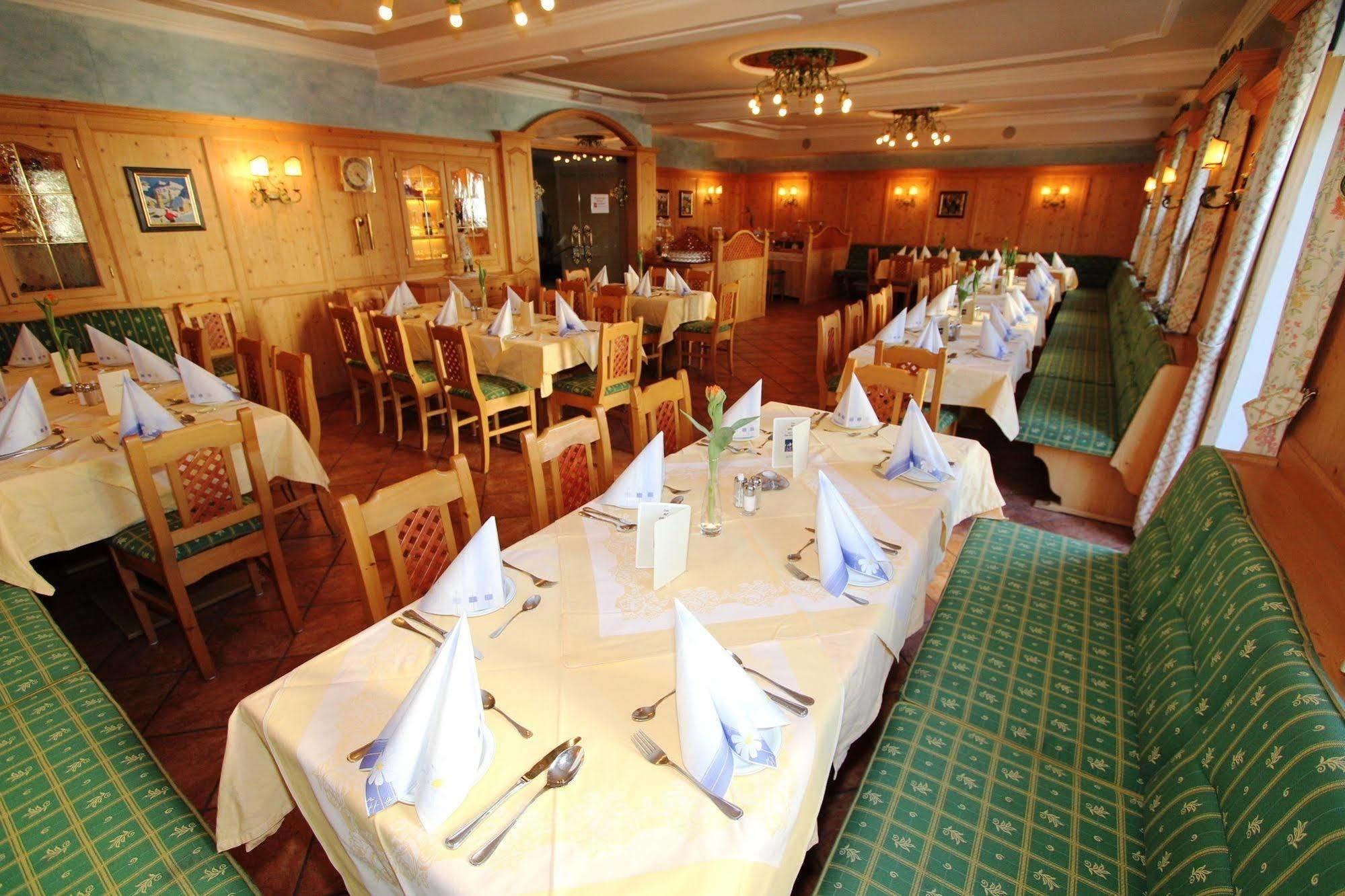 Hotel Goldener Stern Abtenau Bagian luar foto