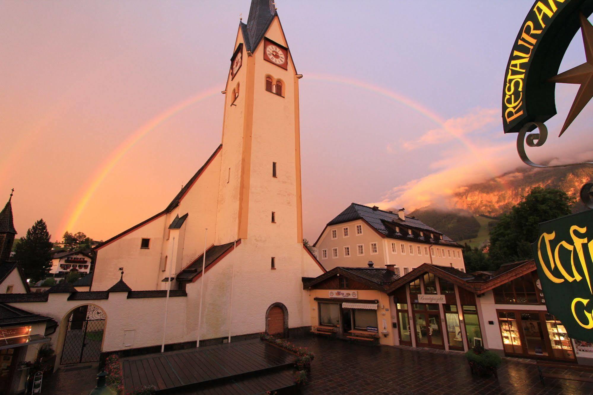 Hotel Goldener Stern Abtenau Bagian luar foto