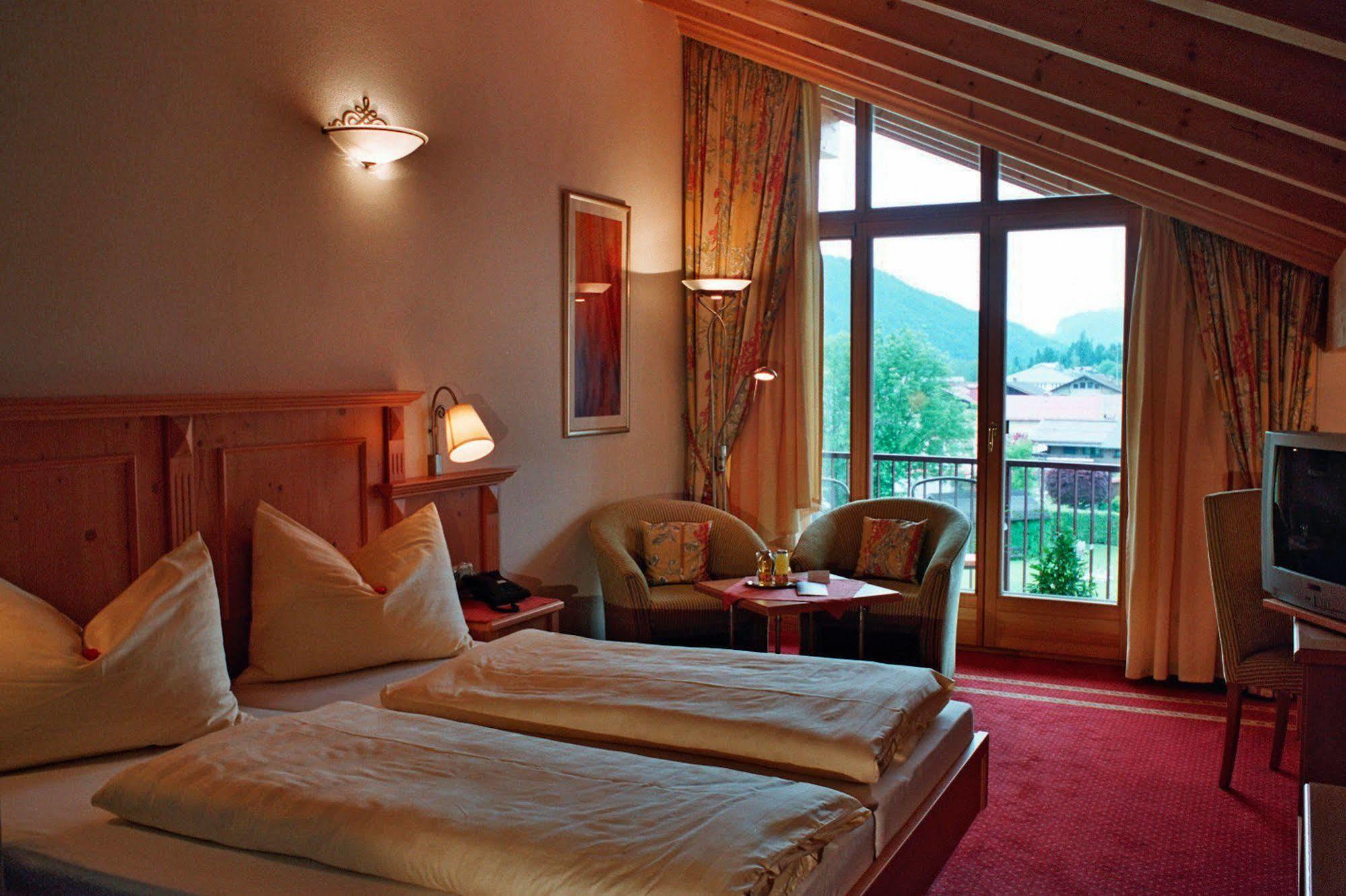 Hotel Goldener Stern Abtenau Bagian luar foto