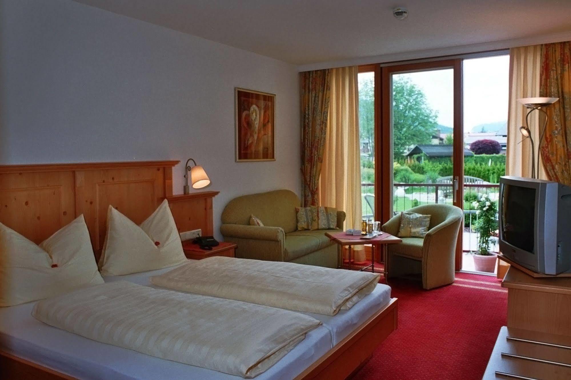 Hotel Goldener Stern Abtenau Bagian luar foto